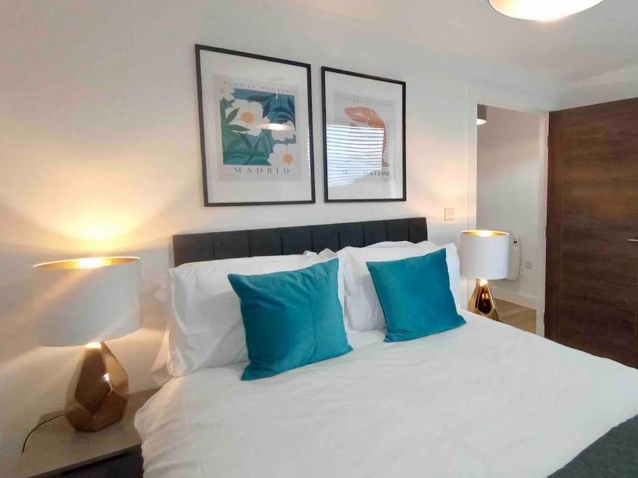 Luxury 2 Bed 2 Bath Flat Near Old Trafford Manchester Exterior foto