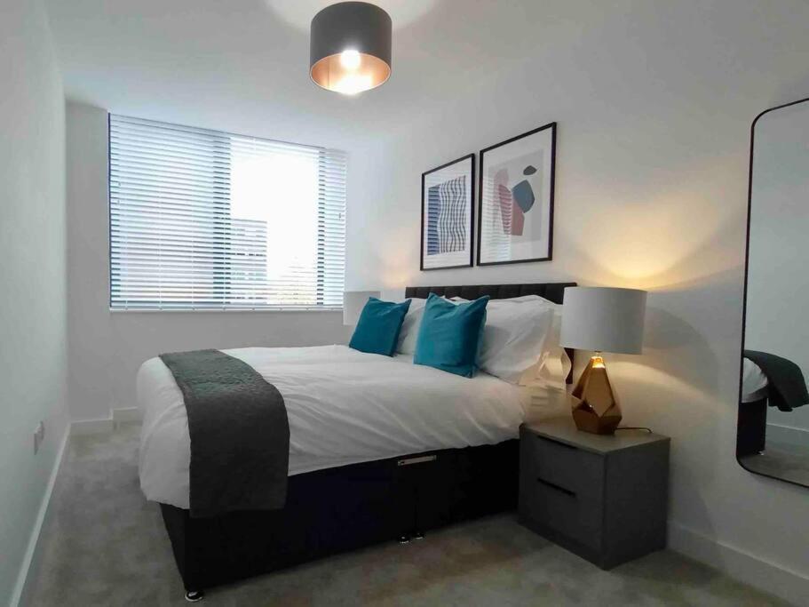 Luxury 2 Bed 2 Bath Flat Near Old Trafford Manchester Exterior foto