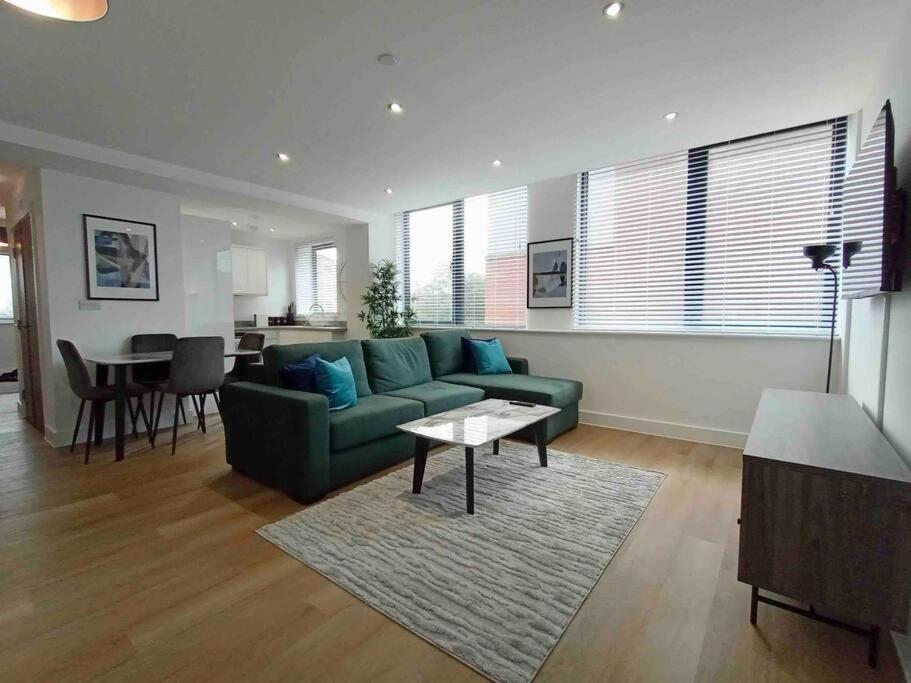Luxury 2 Bed 2 Bath Flat Near Old Trafford Manchester Exterior foto