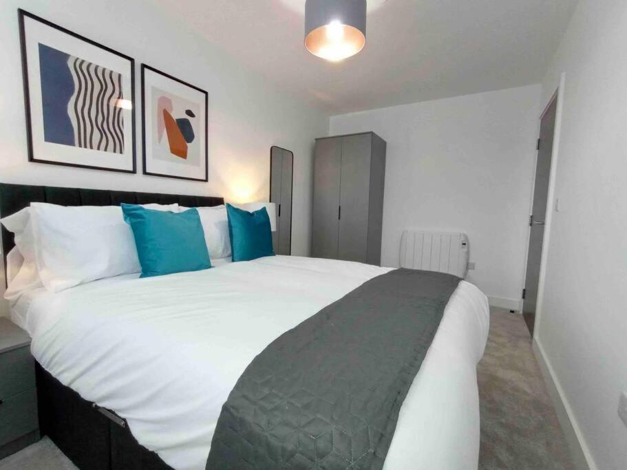 Luxury 2 Bed 2 Bath Flat Near Old Trafford Manchester Exterior foto