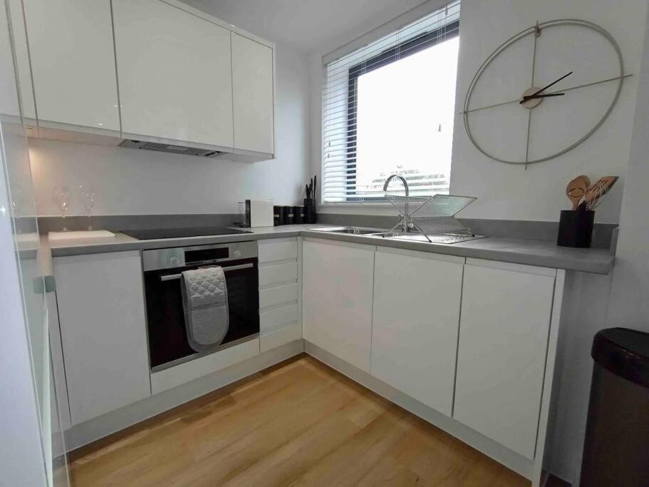 Luxury 2 Bed 2 Bath Flat Near Old Trafford Manchester Exterior foto